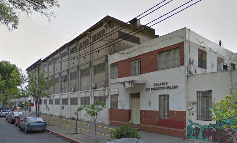 Un adolescente golpeó salvajemente a un compañero y le rompió la mandíbula