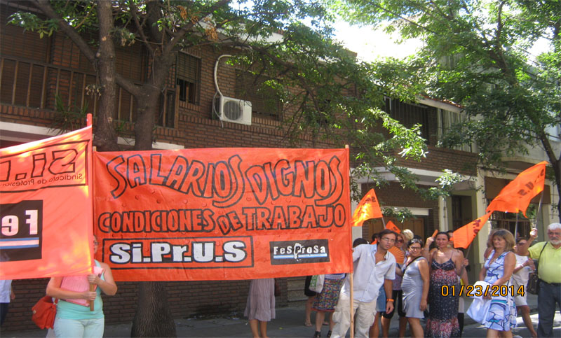 Profesionales de la salud pararon por salarios adeudados