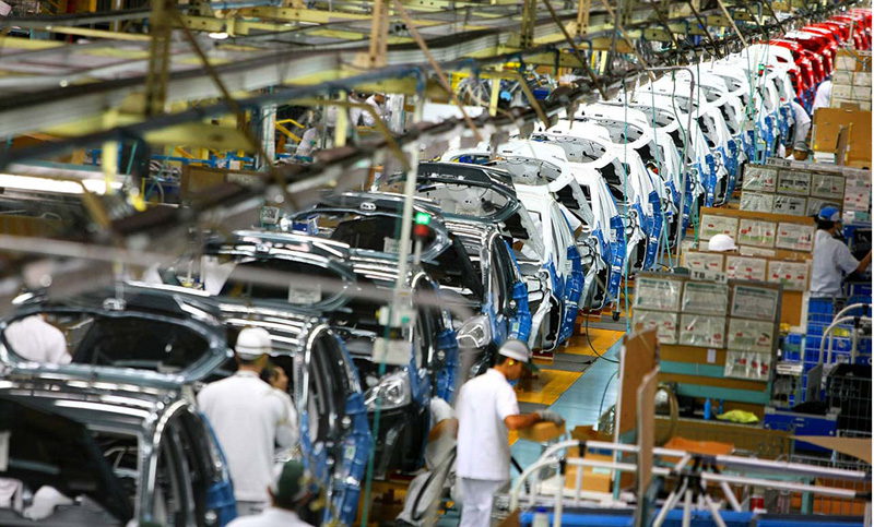 En abril la producción nacional de autos cayó 15,1% y exportaciones retrocedieron