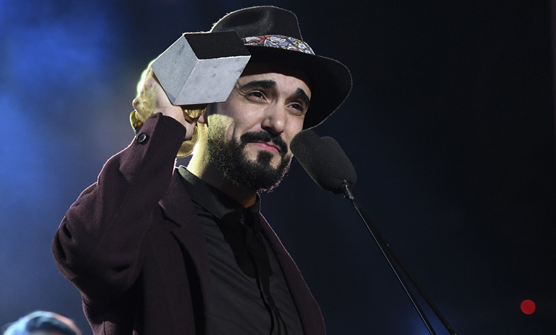 Abel Pintos alzó su tercer Gardel de oro
