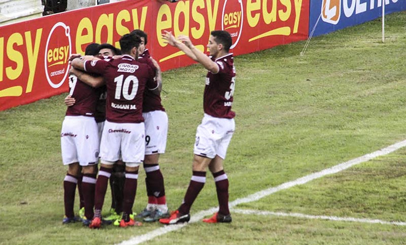 Lanús apabulló a Barracas y avanzó en la Copa Argentina