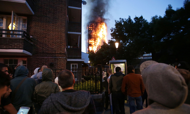 Seis personas murieron en el incendio de un edificio residencial en Londres
