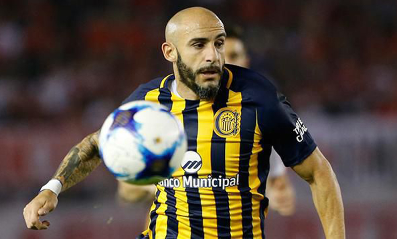 Javier Pinola está en la mira de Boca para la próxima temporada