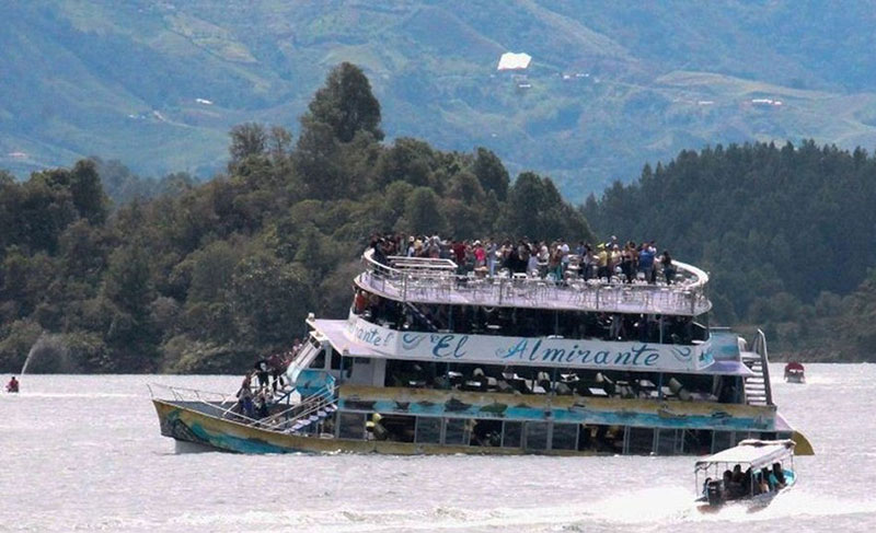 Al menos seis muertos en naufragio en represa de Colombia