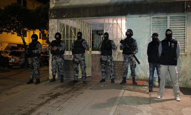 Gran operativo policial con detenidos y secuestro de armas en zona sur