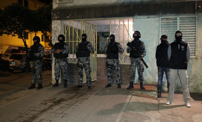 Gran operativo policial con detenidos y secuestro de armas en zona sur