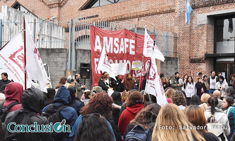 Por diferentes causas, la comunidad educativa reclama con marchas en el centro