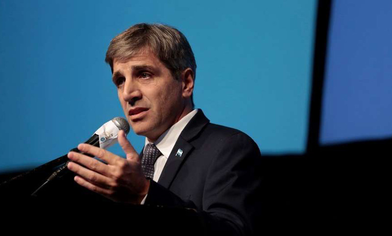 Fiscal imputó al ministro de Finanzas Caputo por emitir deuda a 100 años