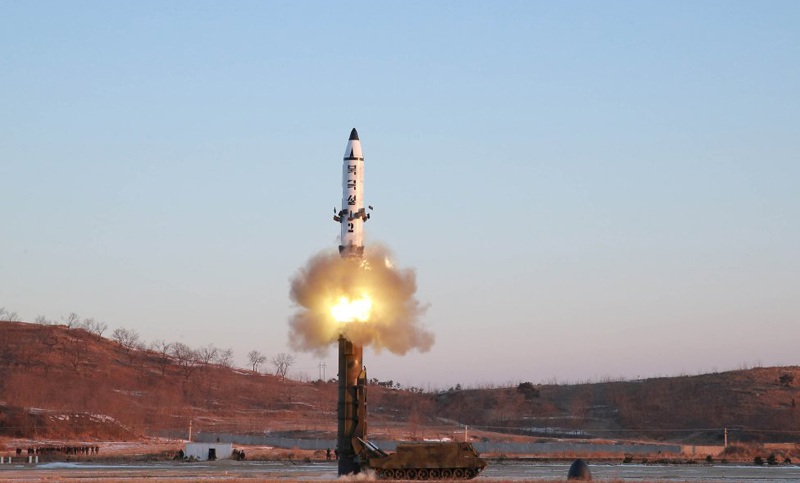 Corea del Norte realiza ensayo múltiple de misiles balísticos