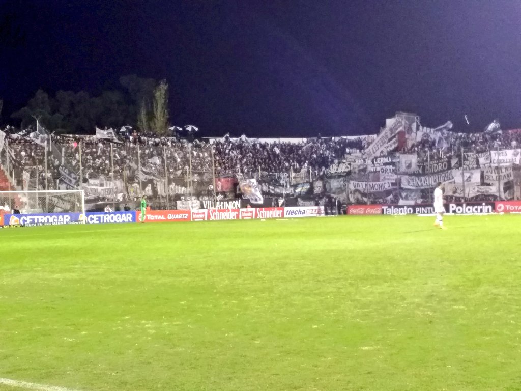 Incidentes entre hinchas de Newell’s y Central Norte