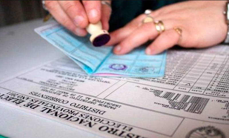 Corrientes elige intendente, Chaco designa candidatos y La Rioja votará diputados