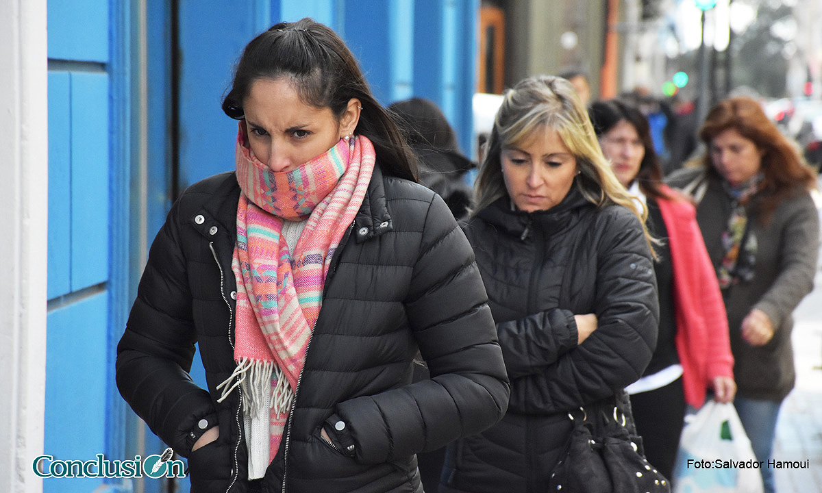 La semana arrancó con temperaturas bajas y para salir a la calle hay que abrigarse mucho