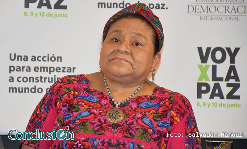 Premios Nobel en Rosario: Rigoberta Menchú pidió educar a los jóvenes para la paz