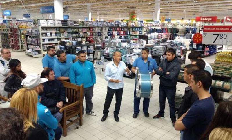 La cadena de supermercados Walmart echó a 55 empleados