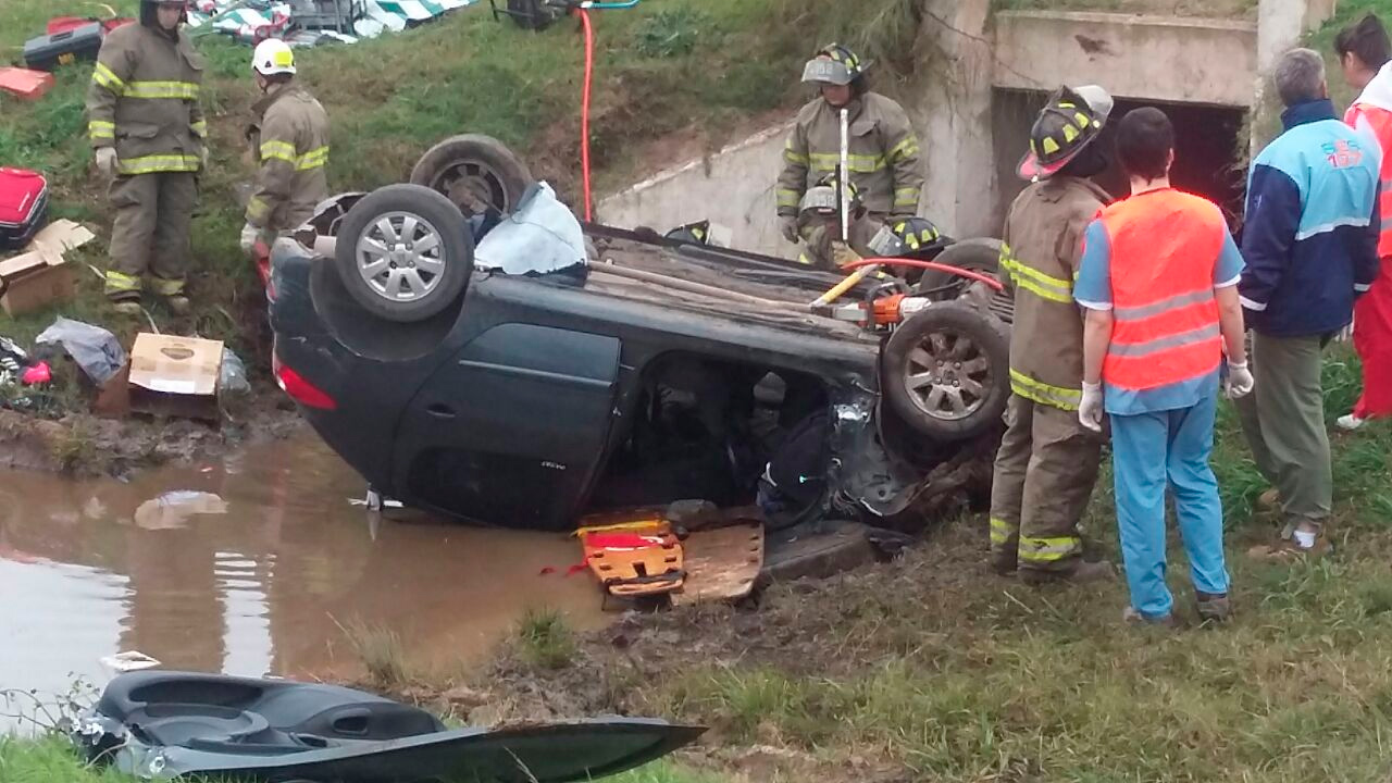 Un joven de 24 años falleció tras despistarse su auto en la autopista Rosario – Córdoba