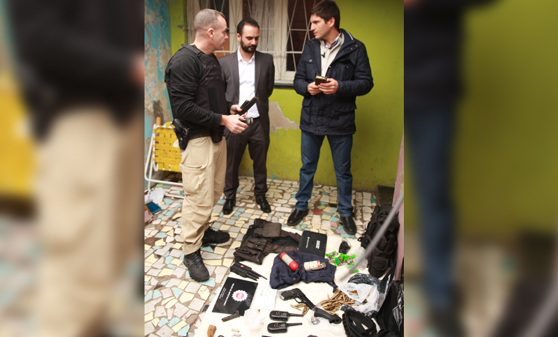 Desbaratan una banda que comercializaba armas ilegales