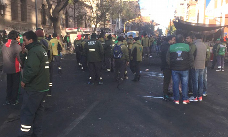 Choferes de Córdoba analizan una nueva propuesta que podría destrabar el paro