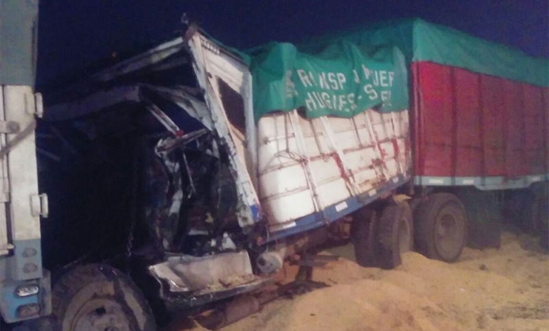 Un conductor fallece tras impresionante choque en cadena entre camiones