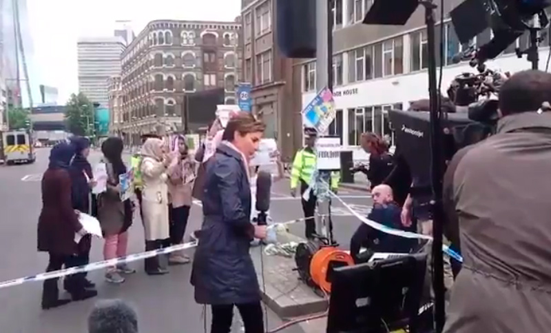 Se viralizó un video donde se ve a la CNN  “fabricando” una noticia falsa en plena calle