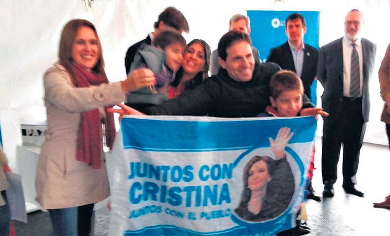 Vecinos de Tigre recibieron a funcionarios del gobierno con carteles de CFK