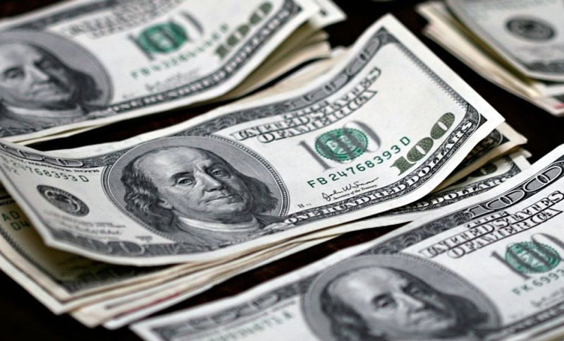 El dólar alcanzó un nuevo récord al llegar a 16,88