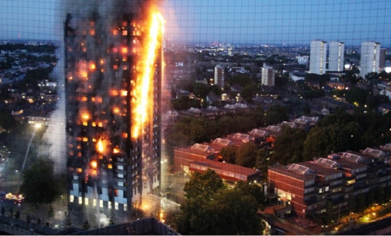 La policía dio por muertos a 58 personas tras incendio en Londres