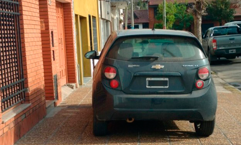 Estacionar en la vereda: intensifican controles sobre una recurrente infracción