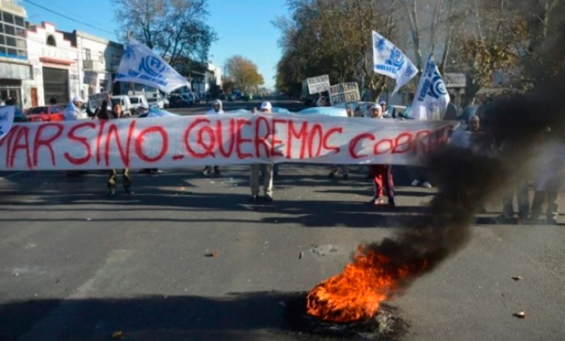 Obreros se resisten al cierre de una harinera marplatense