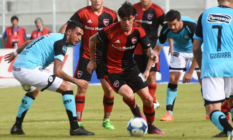 Newell’s se quedó con uno menos, se durmió y perdió el partido sobre el final