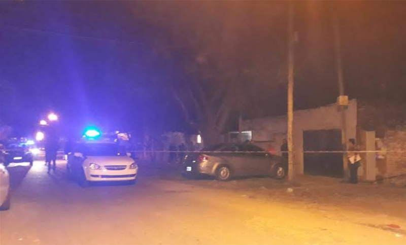 Asesinan a balazos a un hombre cuando entraba al garaje de su casa