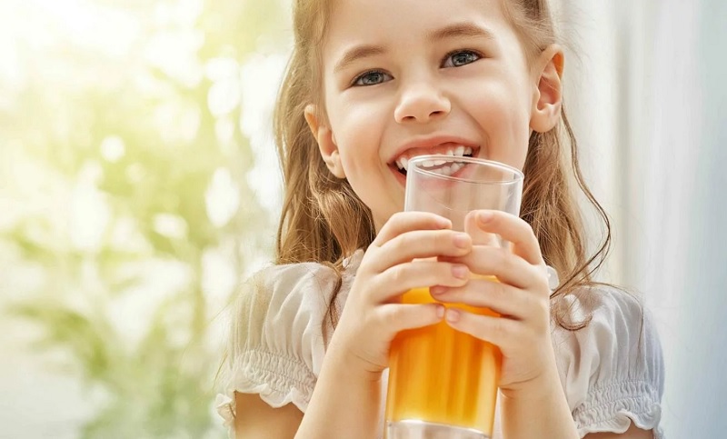 Aconsejan que menores de un año no beban jugos de frutas