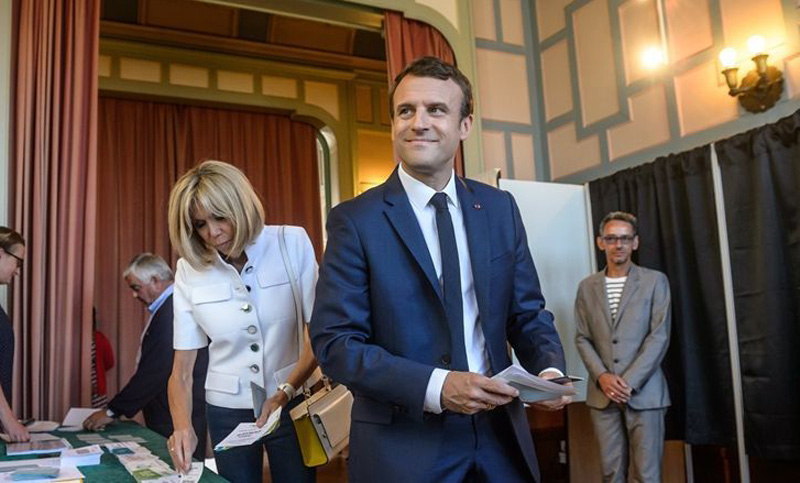 Francia: Macron se encamina hacia una victoria en legislativas