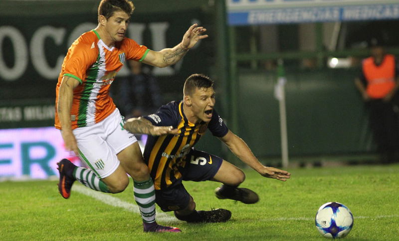 Central jugó gran parte del partido con un hombre menos y cayó 3 a 1 ante Banfield