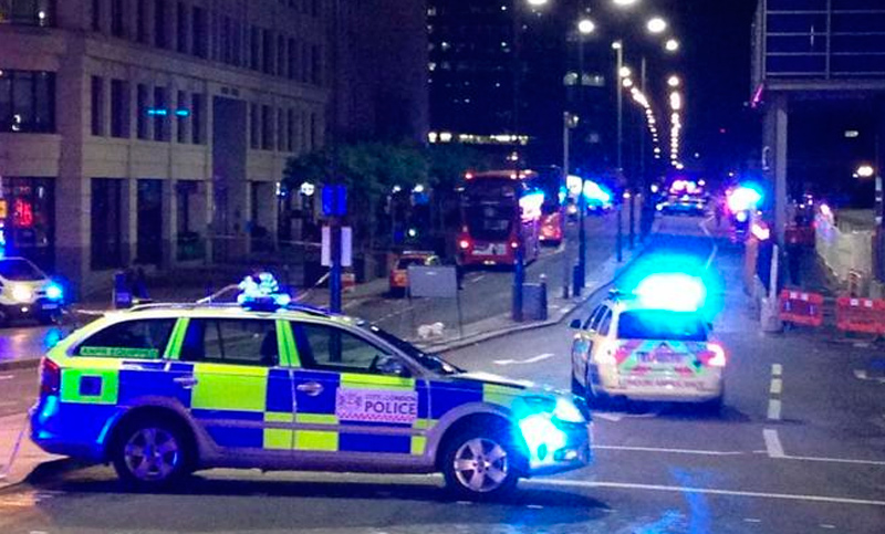 Pánico en Londres: tres ataques simultáneos dejan al menos un muerto