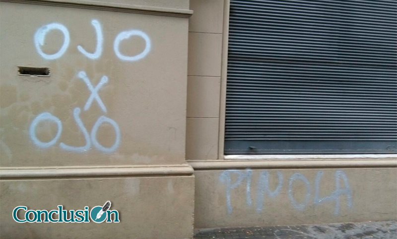 Pintadas amenazantes contra Javier Pinola en el Colegio Alemán