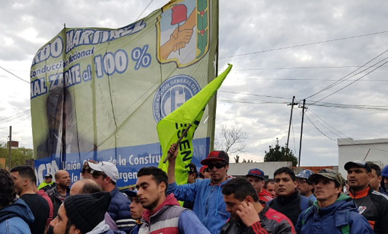 Enérgico reclamo por despidos en la zona de Zárate-Campana