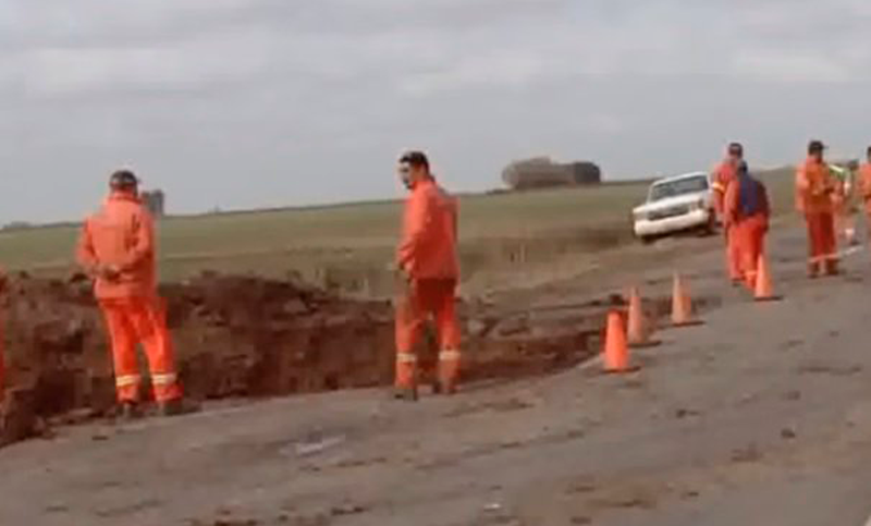 Se desmoronó un puente en la ruta 18 y el tránsito estará cortado hasta el lunes