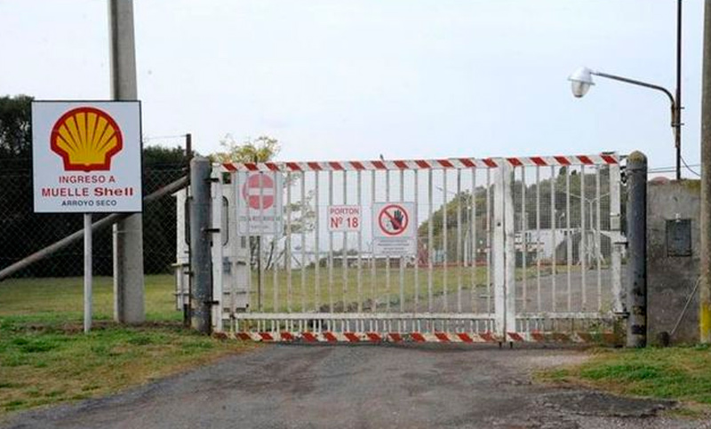 Denuncian que Macri habilitó puerto de Shell sin consultar