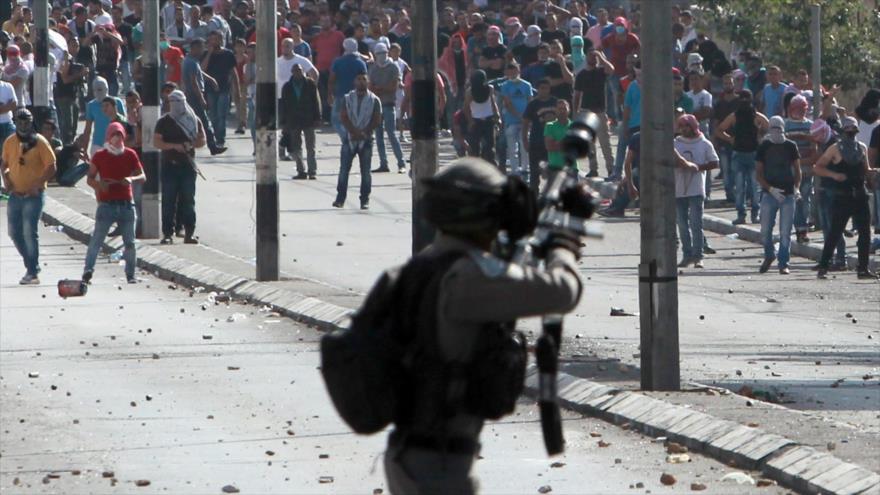 Tres palestinos muertos y casi 400 heridos en protestas en Jerusalém y Cisjordania