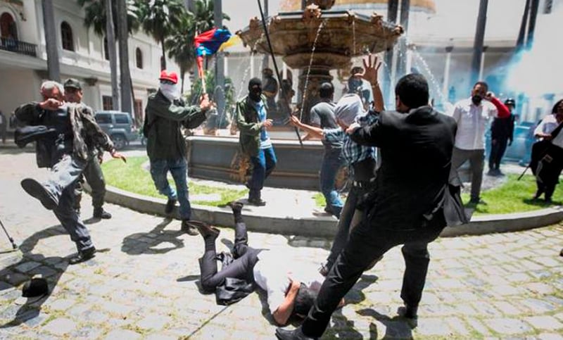 Capriles afirmó que el ataque al Palacio Legislativo fue planificado