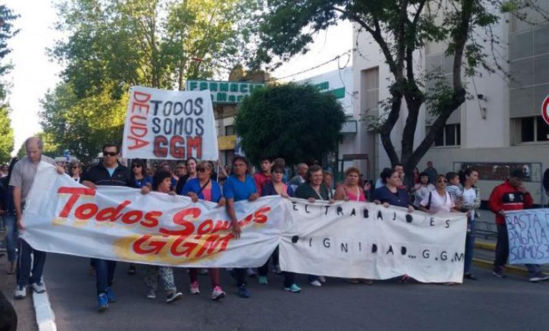 Trabajadores de una fábrica textil ocuparon la planta para que no cierre sus puertas