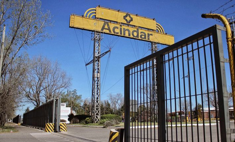 Movilización de trabajadores de Acindar Navarro contra plan de ajuste