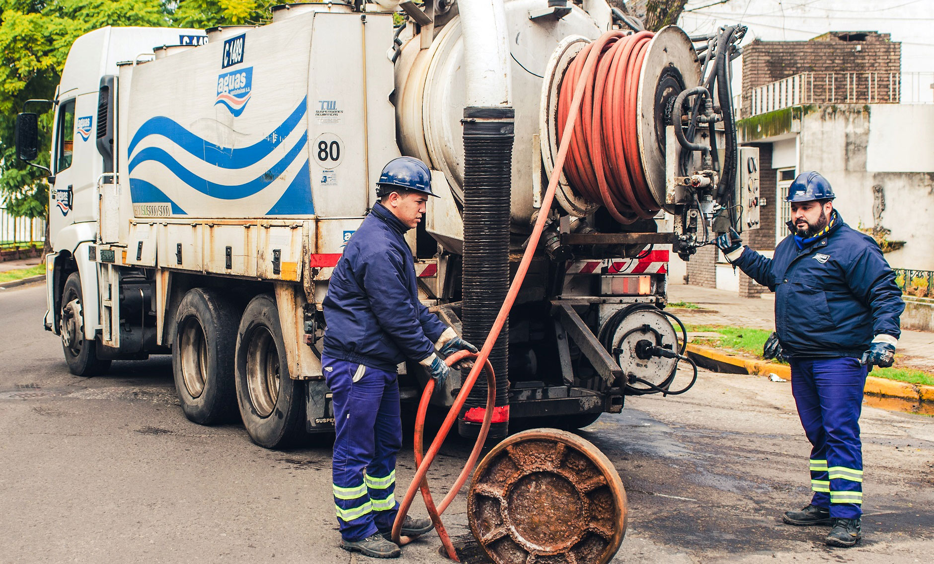 Aguas Santafesinas realiza mantenimiento del sistema cloacal en 25 barrios