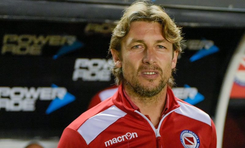 Argentinos, con Heinze como DT, está a un paso de volver a primera