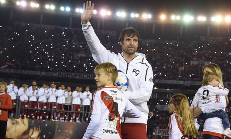 Cavenaghi se despidió del fútbol con una fiesta monumental