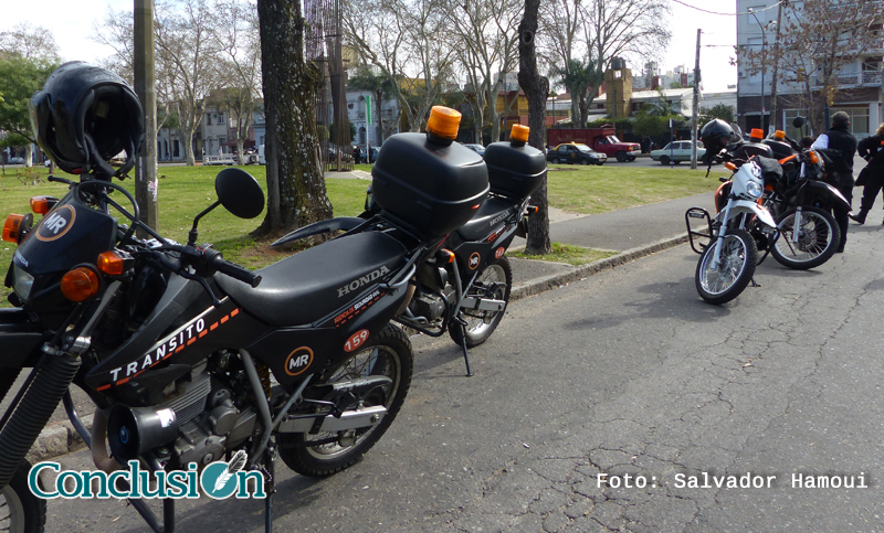 Dos personas quisieron superar un control vehicular con licencias falsas