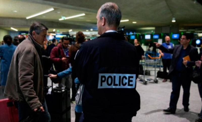 Evacúan el mayor aeropuerto de Francia por un alerta de seguridad