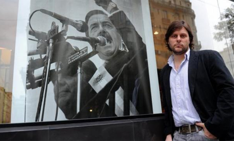 Santoro volvió a dejar pagando a un economista ultra liberal
