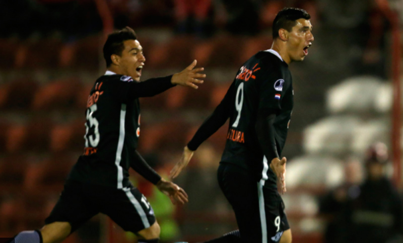 Huracán fue vapuleado por Libertad en el partido de ida por la Copa Sudamericana