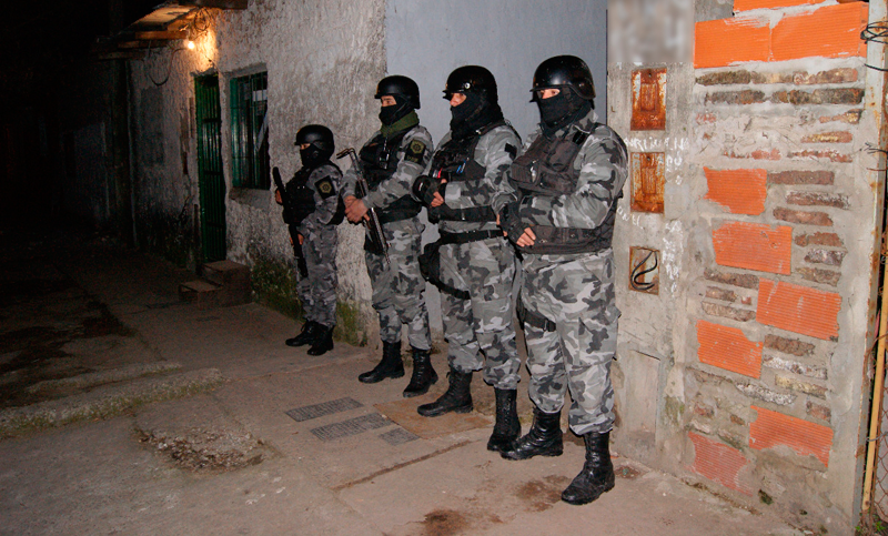 Trece allanamientos en barrio Las Flores: dos detenidos